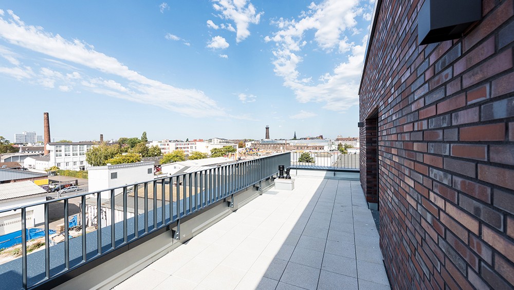 PLUG & STUDY - Köln, Appartement BIG+, 39 m², Dachterrasse, Wohn-, Schlaf-, Arbeitsraum, Küchenzeile, Duschbad, ab 790 €, All-inklusive Miete